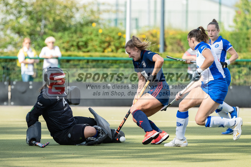 HK_20231007_105126 | 1.Bundesliga Damen Düsseldorfer HC - Großflottbeker THGC am 7.10.2023 DHC, Düsseldorf , Marta Kucharska ( Großflottbeker THGC ) , Mabel Brands ( Düsseldorfer HC #7 )