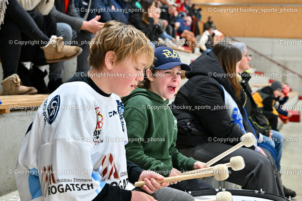 EC Hornets Spittal vs. ESC Steindorf 23.2.2024 | ESC Steindorf Fans, Besucher Eishalle Spittal an der Drau, EC Hornets Spittal vs. ESC Steindorf 23.2.2024, EC Hornets Spittal vs. ESC Steindorf 23.2.2024 am 23.02.2024 in Spittal an der Drau (Eissportzentrum Spittal), Austria, (Photo by Bernd Stefan)