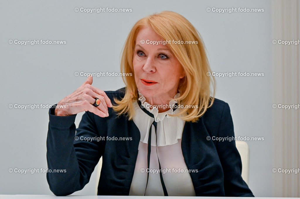 Gerda Rogers_ Starastrologin_ 19.012.2023-35 | 19.01.2023, Linz, AUT, Sparkasse Oberoesterreich im Bild Gerda Rogers (Starastrologin) 