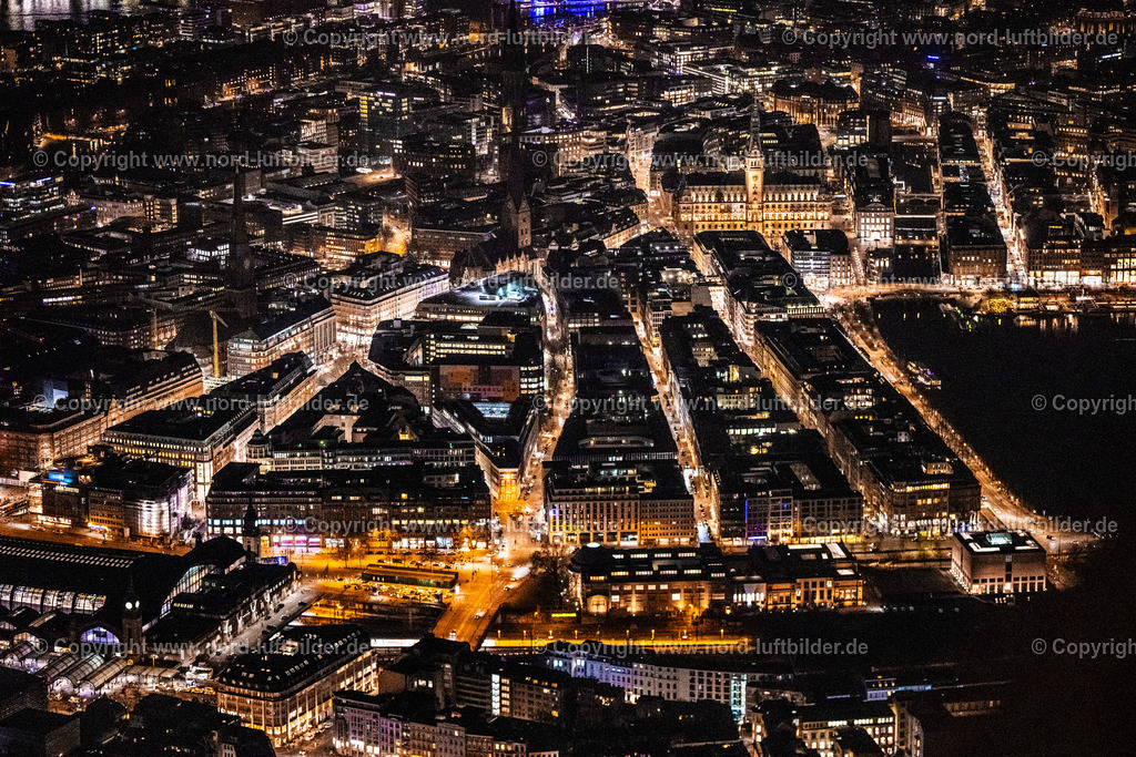 Hamburg_Spitalerstrasse_Nachtaufnahme_ELS_6902060325 | HAMBURG 06.03.2025 Nacht- Lichter und Beleuchtung Nacht- Lichter und Beleuchtung Stadtansicht des Innenstadtbereiches im Ortsteil Altstadt im Ortsteil Altstadt in Hamburg, Deutschland. Weiterführende Informationen bei: Freie und Hansestadt Hamburg Landesbetrieb Straßen, Brücken und Gewässer. // Night lighting night lights and illumination City view of the downtown area in the district Altstadt in the district Altstadt in Hamburg, Germany. Further information at: Freie und Hansestadt Hamburg Landesbetrieb Strassen, Bruecken und Gewaesser. Foto: Martin Elsen