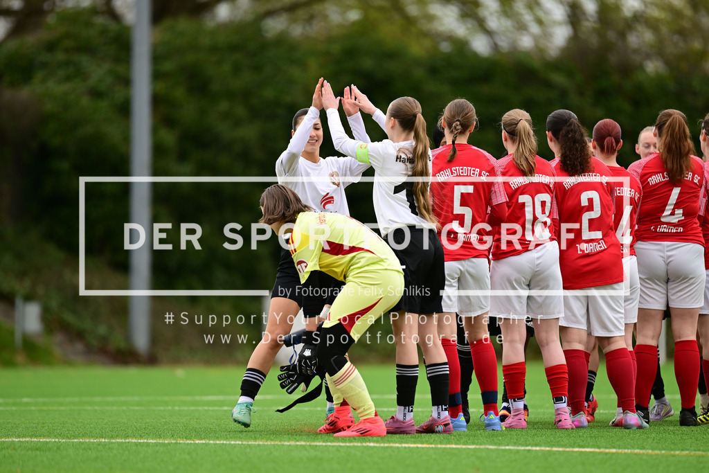 Fußball I Frauen I Saison 2025-2026 I Bezirksliga I 21. Spieltag I Harburger TB - Rahlstedter SC I 164183 | Der Sportfotograf. - Realisiert mit Pictrs.com