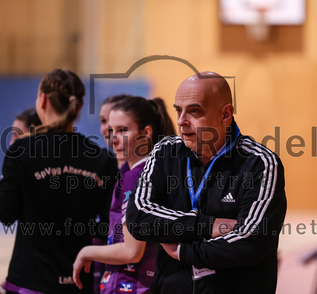 2025-01-11_002_SpVgg_Altenerding_gegen_HF_Scheyern | Erding, Deutschland, 11.01.2025:Handball, Bezirksoberliga Frauen Altbayern 2024 / 2024, 10. Spieltag, SpVgg Altenerding gegen HF Scheyern, Endergebnis: 20:23Trainer Michael Wienerl (SpVgg Altenerding)Foto: Christian Riedel / fotografie-riedel.net