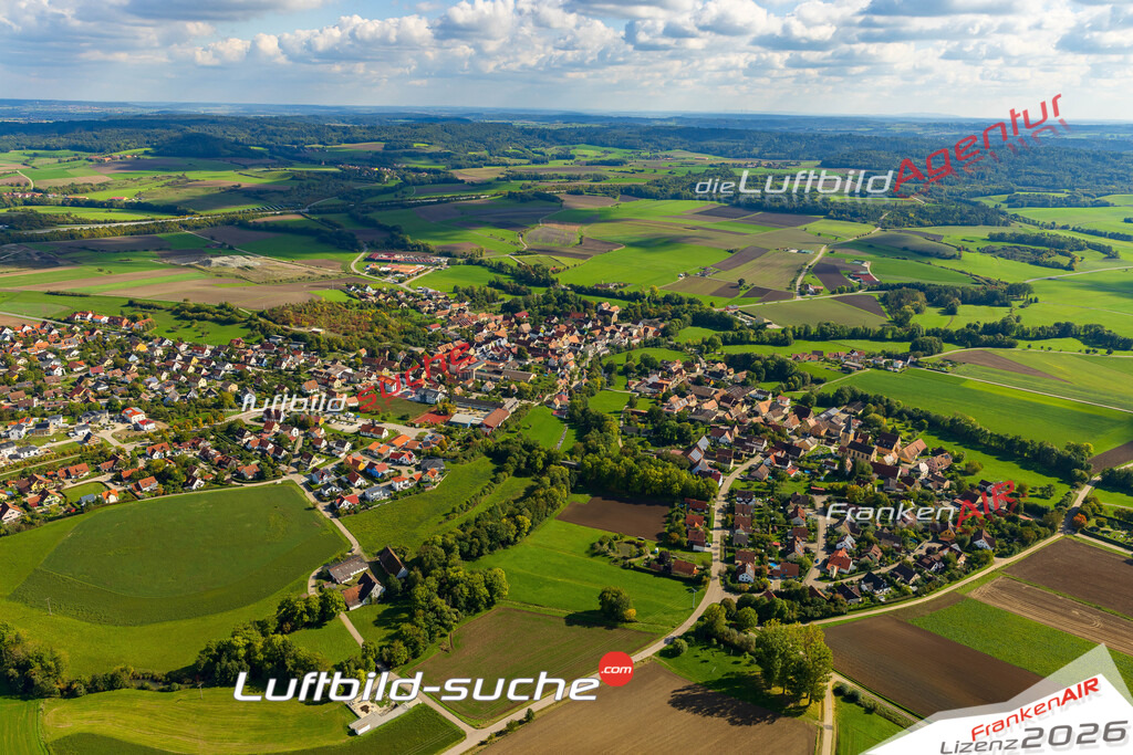 Luftaufnahme der Stadt Gebsattel - Die Luftaufnahme wurde 2025 vom UL-Flugzeug heraus erstellt ( keine Drohne ) - Hochauflösende Luftaufnahme - für professionelle Ausdrucke geeignet. Die Geschenkidee !Mit Lizenz und Bildrechte bestellbar
