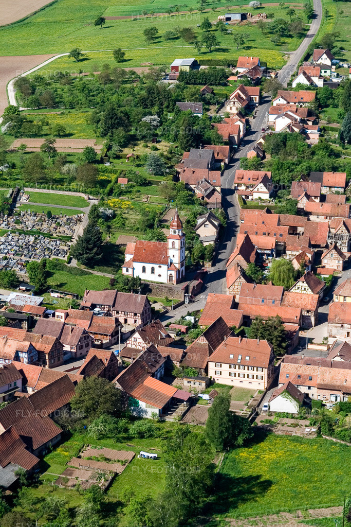 Aerial view: Eglise protestant luthérienne Weinbourg in Weinbourg in the state Bas-Rhin, France. – Photo: IMG_10868.jpg taken on 05/12/2008 by Werner Riehm/FLY-FOTO.com – Resolution of the original: 2304 x 3456 px