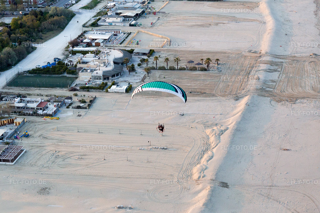 Luftbild: Ortsansicht in Marina di Ravenna im Bundesland Emilia-Romagna in Italien. Foto: IMG_098509.jpg vom 05.04.2017 durch Werner Riehm/FLY-FOTO.de