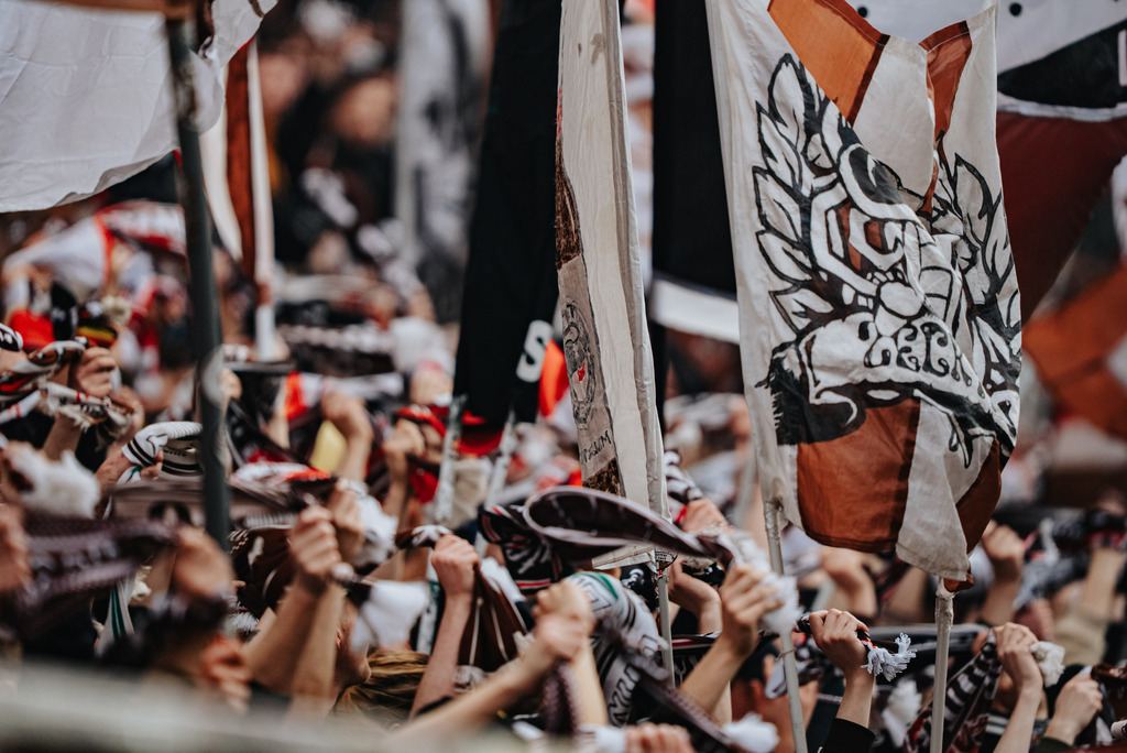 _STP1459 | Der offizielle Shop für FC St. Pauli Fotos. Wähle aus Spielszenen & Fanmomenten dein FCSP Wunschformat. Wir liefern Millerntor-Atmosphäre.