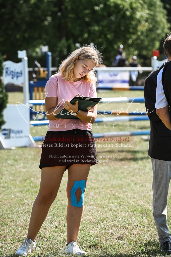 DSC_6705 | Pferde- und Turnierfotografie in Westsachsen. Pferdeportraits, Auftragszeichnungen und intuitive Kunst.