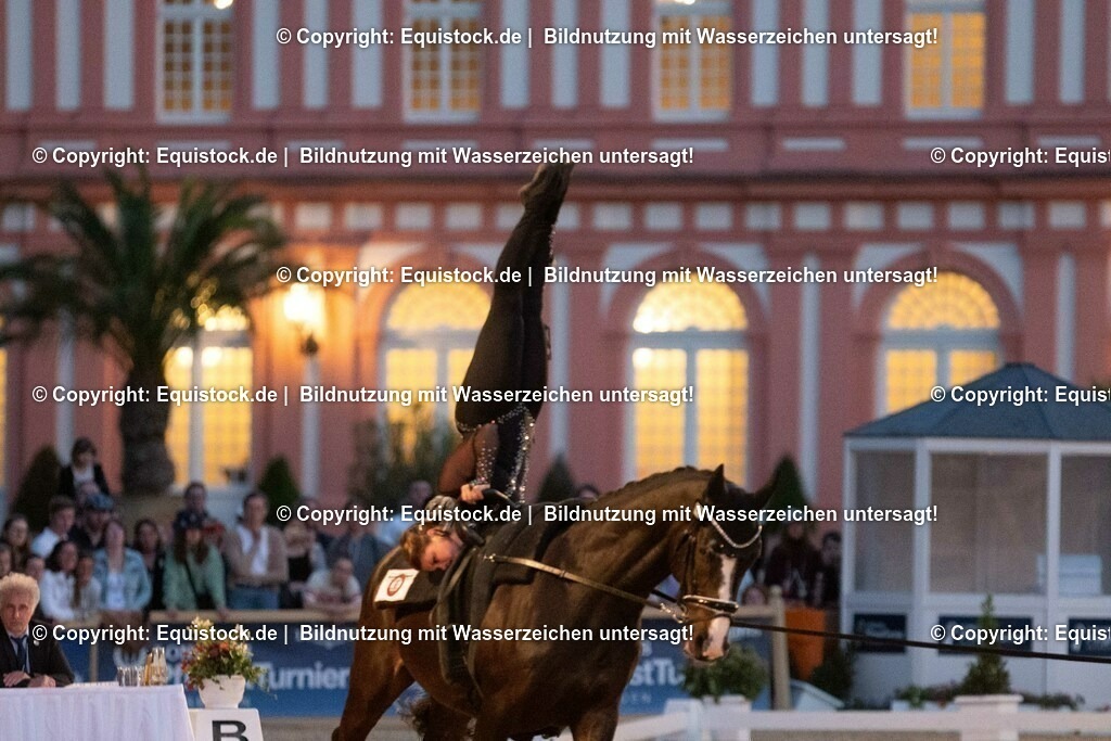 20230527_Voltigieren_NASPA_Flutlicht_0567 | equistock