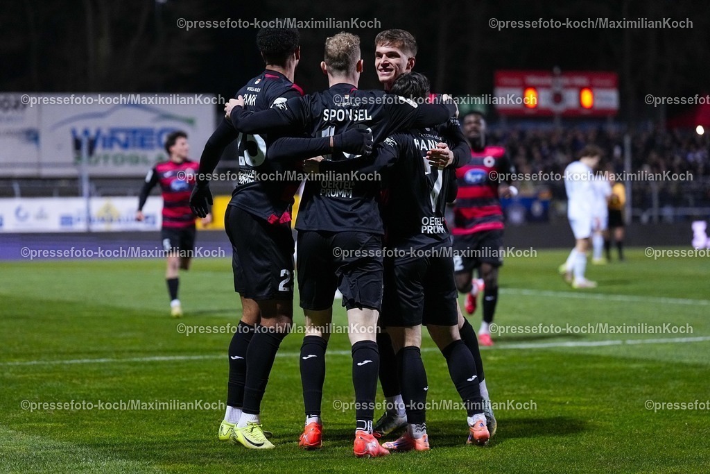 xYDRx23012601013 | 23.01.2026, xydrx, Fußball, 3.Liga, FC Viktoria Köln - 1.FC Saarbrücken, Saison 2025 2026, Sportpark Höhenberg: Torjubel nach dem Tor zum 1:0 für den FC Viktoria Köln durch Torschütze Meiko Sponsel (FC Viktoria Köln #19) zusammen mit Benjamin Zank (FC Viktoria Köln #23) und David Otto (FC Viktoria Köln #10) Simon Handle (FC Viktoria Köln #7)    DFB regulations prohibit any use of photographs as image sequences and or quasi-video. Photo: xYannisxDreimannxPressefotoKochx