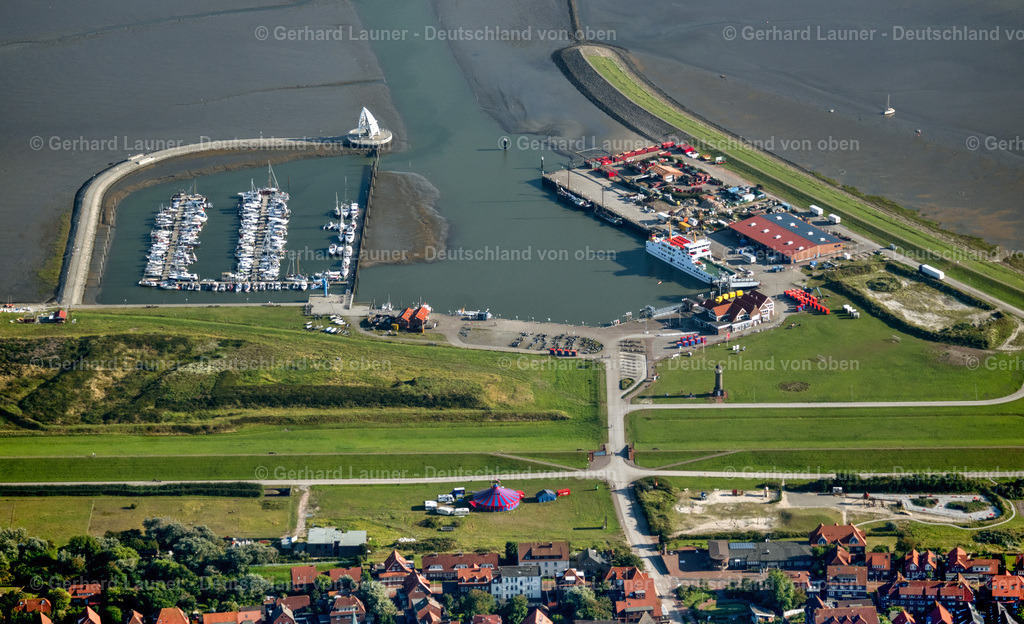 4038345 | JUIST 07.08.2020 Hafenanlagen an der Meeres- Küste der auf der Nordsee- Insel Juist im Bundesland Niedersachsen, Deutschland. Weiterführende Informationen bei: Inselgemeinde und Kurverwaltung Juist. // Port facilities on the seashore on the North Sea island Juist in the state Lower Saxony, Germany. Further information at: Inselgemeinde und Kurverwaltung Juist. Foto: Gerhard Launer