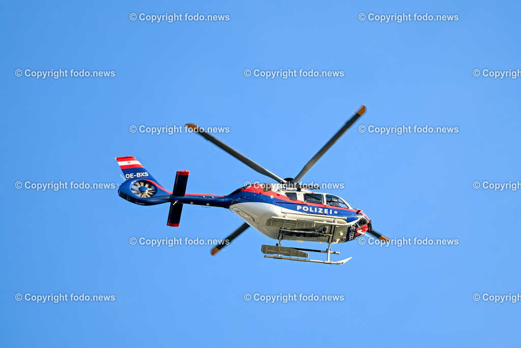 Polizei_ 18.04.2024-2 | 18.04.2024, Oberoesterreich, AUT, Polizei, im Bild Polizei, Polizeihubschrauber, Einsatzkraefte, Libelle, Luftueberwachung, Polizisten, Polizistinnen, Beamte, Exekutive, Einsatz
