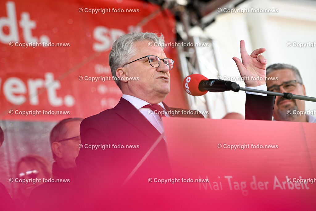 Hauptplatz Linz_ 1. Mai Umzug 2023_ 01.05.2023-66 | 01.05.2023, Hauptplatz Linz, AUT, Hauptplatz Linz, im Bild 1. Mai Umzug 2023 Linz Hauptplatz, SPOE 

Klaus Luger (SP, Bgm. der Stadt Linz)