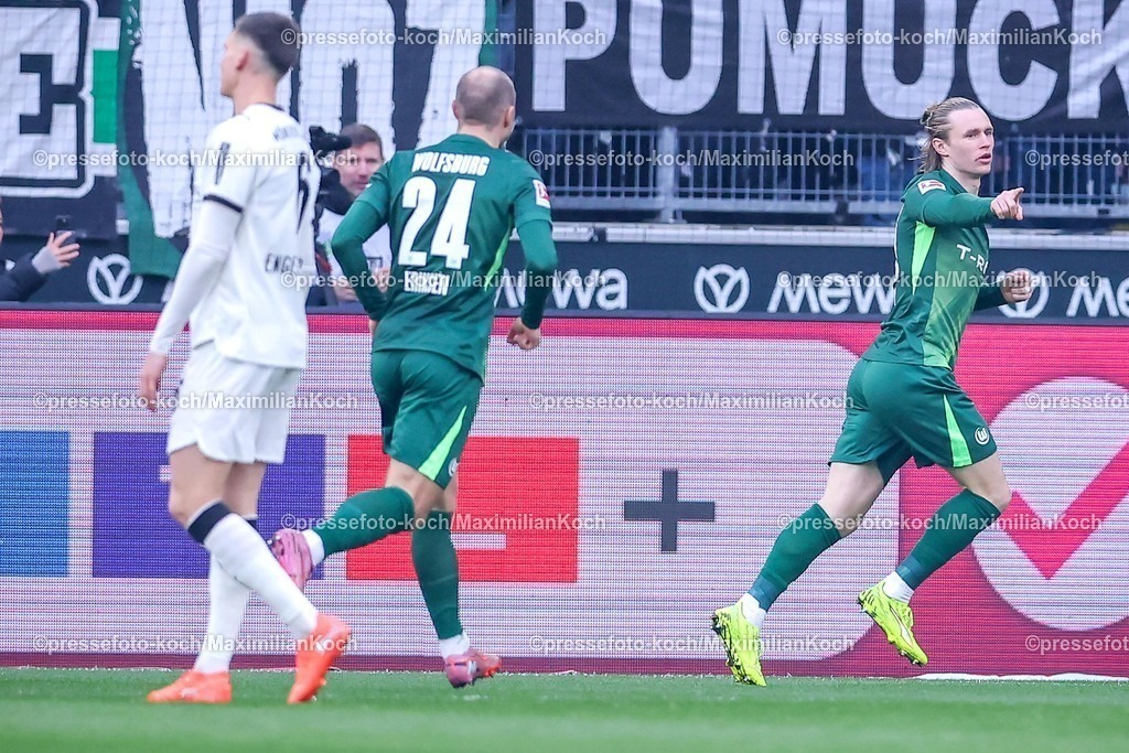 BMG13122501016 | 13.12.2025, Fußball, Borussia Mönchengladbach - VfL Wolfsburg, 1. Fußball Bundesliga, 14.Spieltag, Borussia-Park, Saison 2025 2026: Torjubel nach dem Tor zum 1:0 durch Torschütze Patrick Wimmer&nbsp;(VfL Wolfsburg #39)     DFB regulations prohibit any use of photographs as image sequences and or quasi-video.