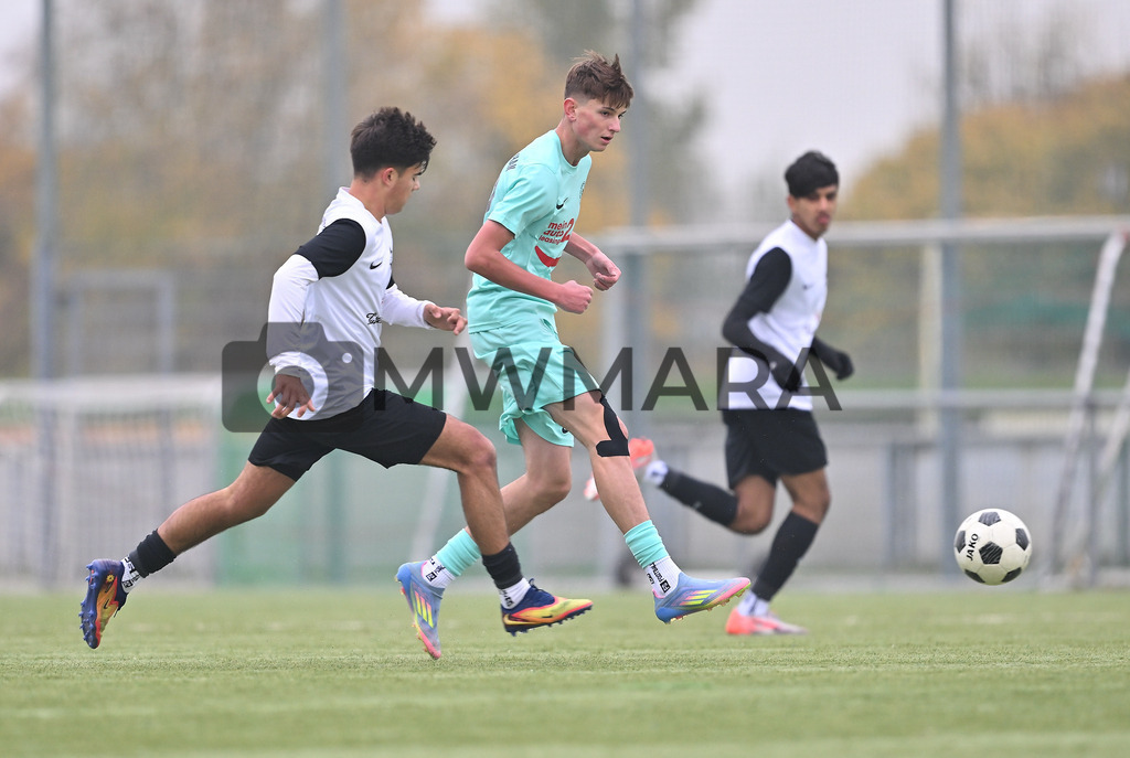 Fussball I Herren I Saison 2025-2026 I Bundesliga I 6. Spieltag I Eintracht Frankfurt - FC Bayern München  | MWMARA - Realisiert mit Pictrs.com