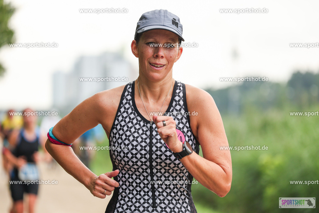 LUR_1953 | 34. M-net Erlanger Triathlon 2025 #erlangertriathlon  #mnettriathlon2025 #mnettriathlon #team #olympischedistanz #mitteldistanz #triathlon #maindonaukanal  #erlangertriathlon2025 #yourpictrs #tv1848 #tv1848erlangen  #triathlonbayern #sportinerlangen #demsportverbunden #sportshot_your_pictrs Copyright: www.sportshot.de