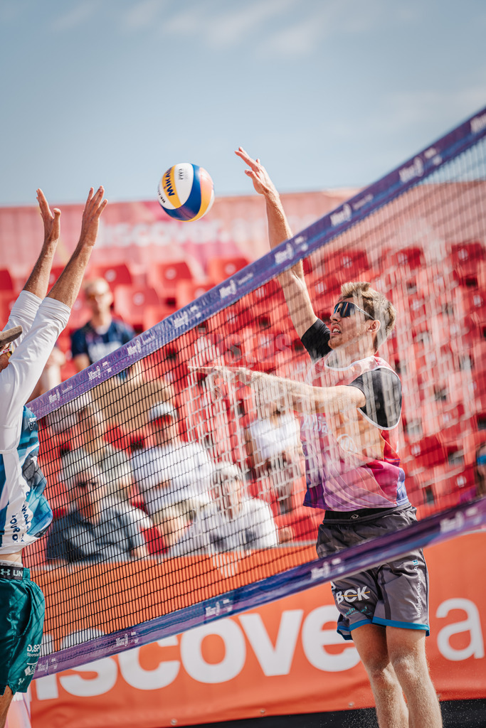 Beachvolleyball | Männer | Allianz German Beach Tour 2024 | Tourstop Kühlungsborn | 10.08.2024 | Milan Sievers beim Angriff