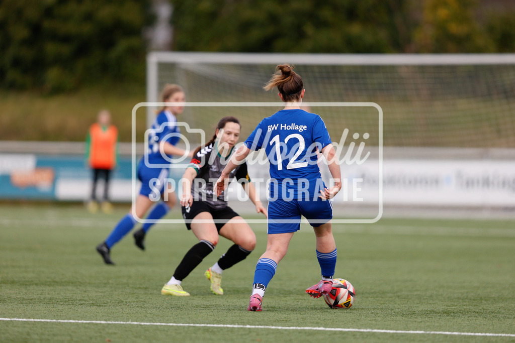 Fußball I Frauen I Saison 2025-2026 I Oberliga Niedersachsen I 16. Spieltag I BW Hollage - TuS Büppel I 15.03.2026-99 | Emily Grimm (12, BW Hollage) spielt den Ball mit dem Außenriss zur Mitspielerin. - Realisiert mit Pictrs.com