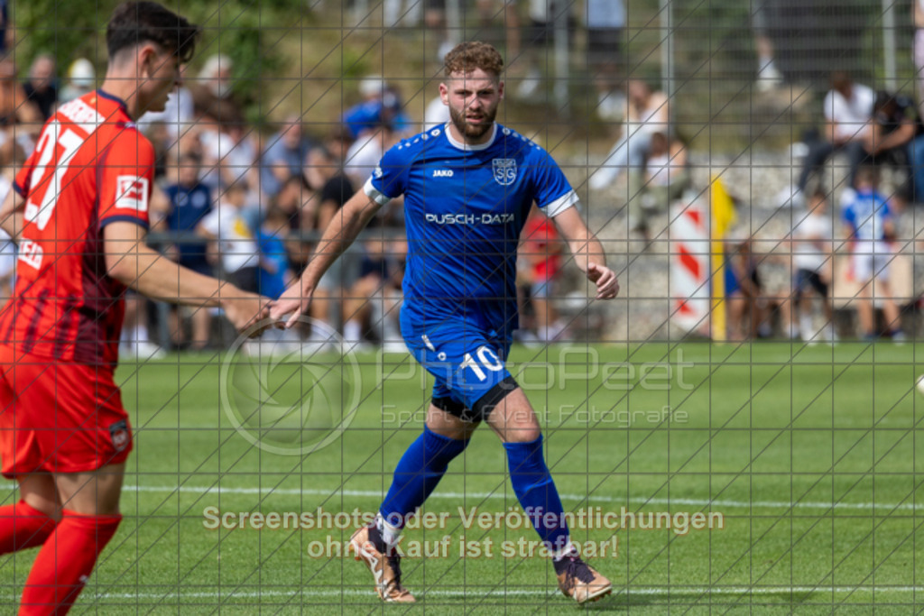 20250706_163800_1668 | #,TSG Salach (blau) vs. 1.FC Heidenheim (rot), Fußball, Freundschaftsspiel - WfV, Saison 2025/2026, Rasensportplatz, Staufenecker Str. 41, 73084 Salach, 06.07.2025 - 15:30 Uhr,Foto: PhotoPeet-Sportfotografie/Peter Harich
