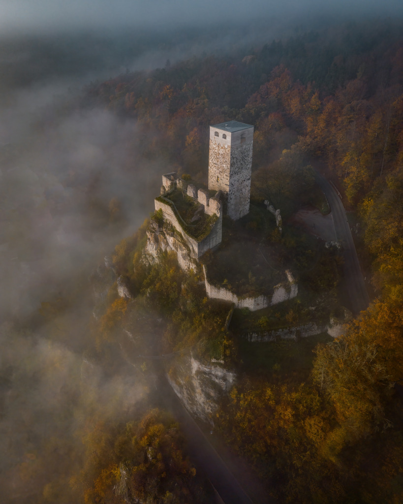 Burg Wellheim | Die Burg Wellheim thront über dem Urdonautal.