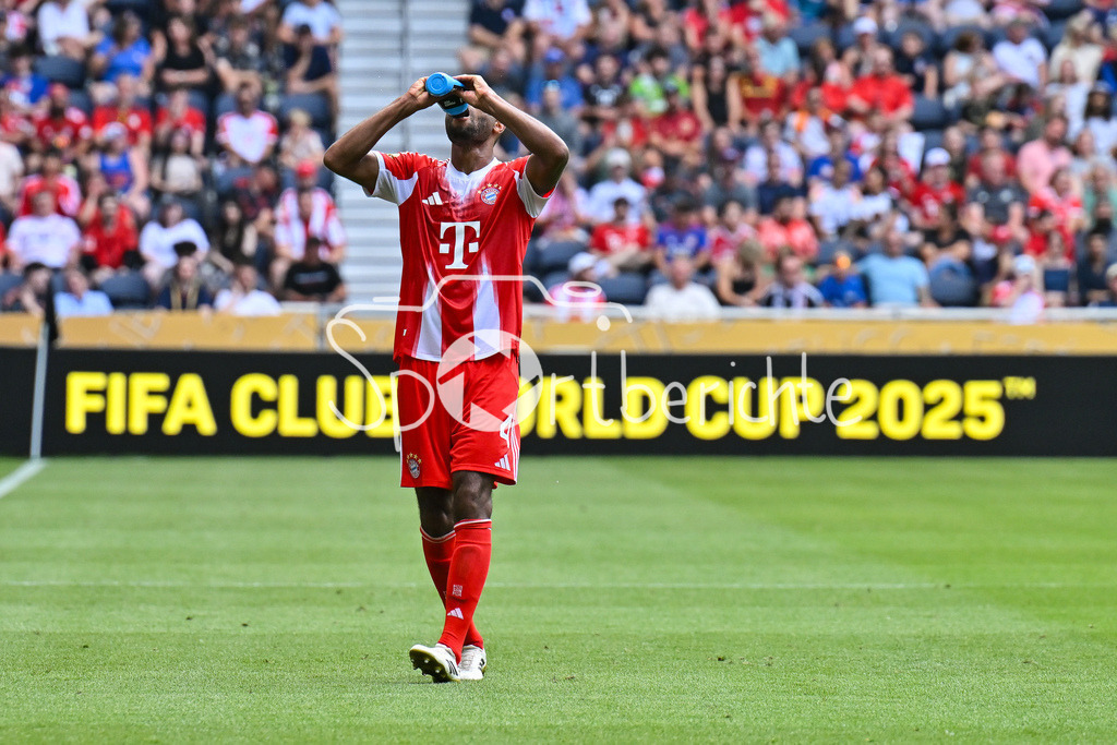 FC Bayern München - TQL Stadium | im Bild Jonathan TAH (FC Bayern Muenchen 4) / Einzelfoto / Freisteller / FIFA Club World Cup: FC Bayern Muenchen - Auchkland City FC, TQL Stadium am 15.06.2025 / BLD / ZDF / NOT FOR SALE IN USA