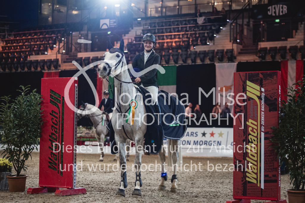 231028_Oldenburg_S1-Spr_Amateure-240 | Deine schönsten Turniermomente als professionelle Fotos! Entdecke hochwertige Pferdesport-Fotografie im Online-Shop. Jetzt Fotos finden & bestellen!