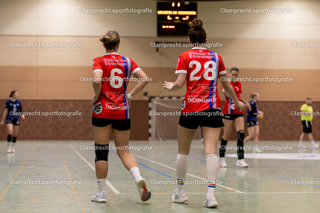 Handball I Damen I Saison 2025-2026 I Verbandsliga Süd I 13. Spieltag I HSG Kalkberg 06 - HSG Holstein Kiel-Kronshagen 2 136 | v.l. Sinje Marie Weger (6, HSG Holstein Kiel/Kronshagen 2), Lea Hübner (28, HSG Holstein Kiel/Kronshagen 2) - Realisiert mit Pictrs.com