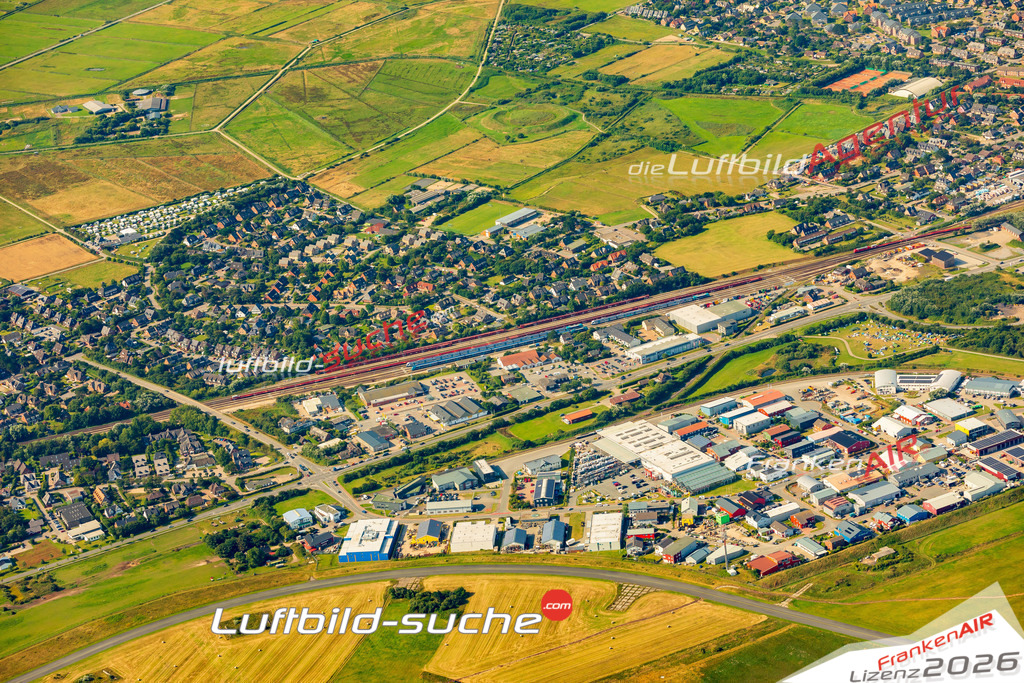 Tinnum Sylt Bild- Das Luftbild wurde 2025 vom UL-Flugzeug heraus erstellt ( keine Drohne bzw. Drohnenaufnahme ) - Hochauflösende Luftaufnahme -Nicht vergleichbar mit Google Maps oder Satelittenbilder- Die Geschenkidee !Mit Lizenz und Bildrechte bestellbar - CC