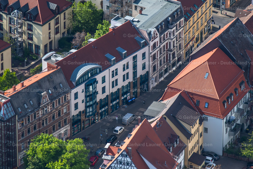 4025716 | ERFURT 06.05.2020 Wohn- und Geschäftshaus Viertel entlang an der Johannesstraße im Ortsteil Altstadt in Erfurt im Bundesland Thüringen, Deutschland. // Residential and commercial building district along on Johannesstrasse in the district Altstadt in Erfurt in the state Thuringia, Germany. Foto: Gerhard Launer