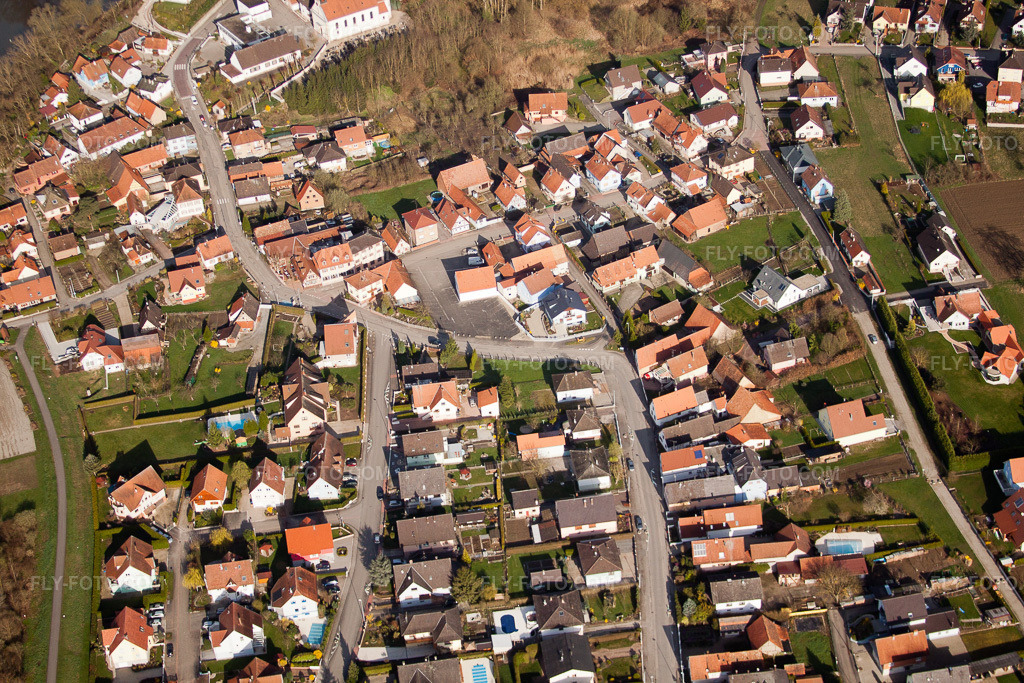 Aerial view: View of the town in Munchhausen in the state Bas-Rhin, France.Photo: IMG_25593.jpg taken on 04/02/2010 by Werner Riehm/FLY-FOTO.comResolution of the original: 4752 x 3168 px
