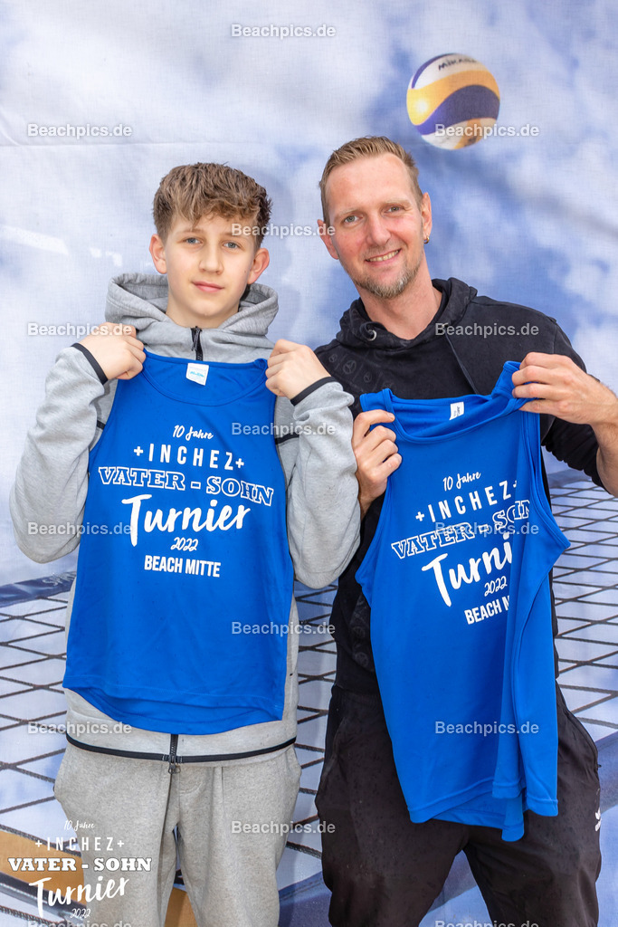 2022-00063133-Vater-Sohn-Turnier-Teamfotos-2 | 26.05.2022; Berlin Foto: Gerold Rebsch - www.beachpics.de