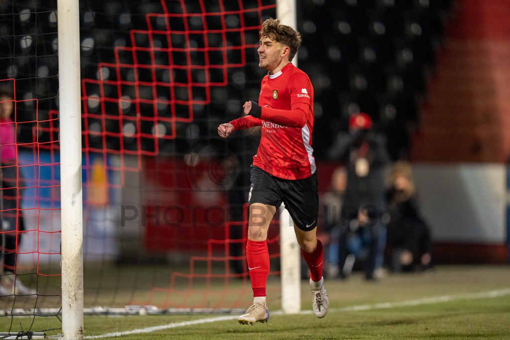 SG Sonnenhof Grossaspach vs. SSV Ulm 1846 Fussball, Fussball, WFV-Pokal, Viertelfinale, 01.04.2026 | Elias Rahn (SG Sonnenhof Grossaspach, #08) jubelt nach seinem Treffer zum 2:1,SG Sonnenhof Grossaspach vs. SSV Ulm 1846 Fussball, Fussball, WFV-Pokal, Viertelfinale, 01.04.2026