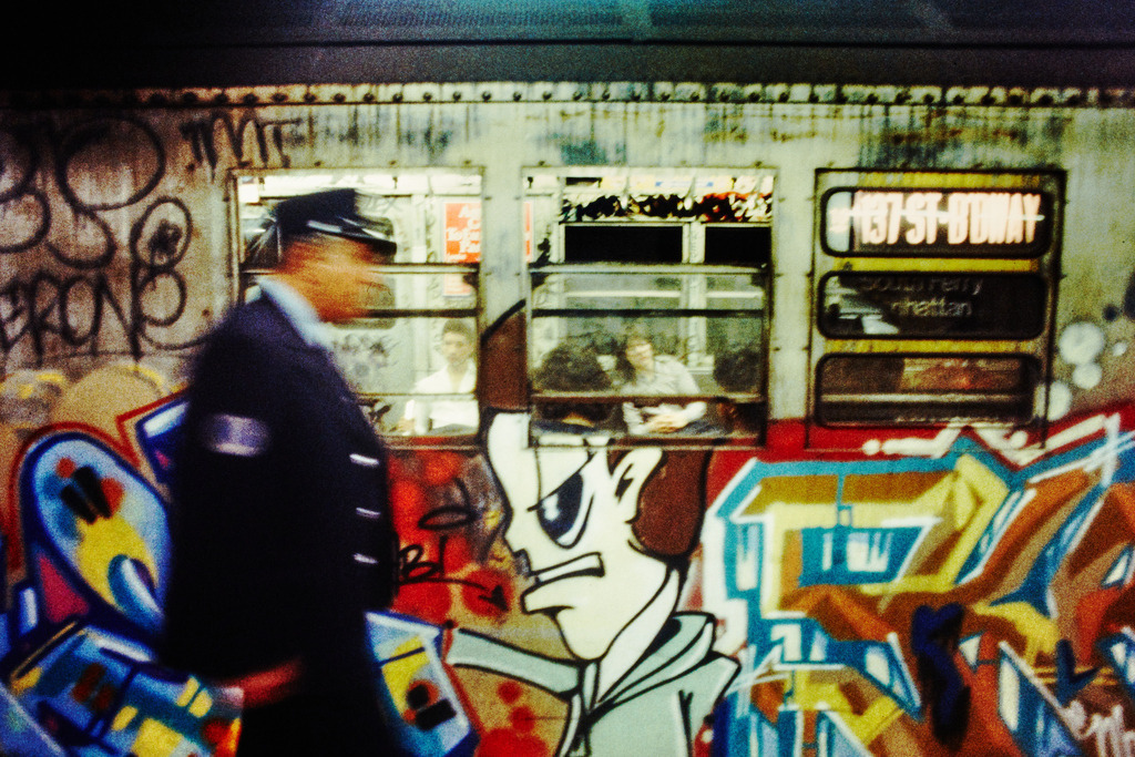 04USA_NYC_sreet_1980_9756 | Beegebilder online. 
BIldarchiv von Beege Fotodesign mit ausgewählten Werken, die sich besonders gut für die Dekoration Ihrer Räume oder Wände eignen. 