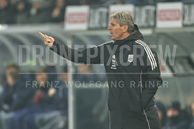 Austrian Bundesliga: Grazer AK 1902 vs LASK | GRAZ, AUSTRIA, 13.DEC.25 - SOCCER - ADMIRAL Bundesliga, Grazer AK 1902 vs LASK. The image shows headcoach Dietmar Kühbauer (Lask).