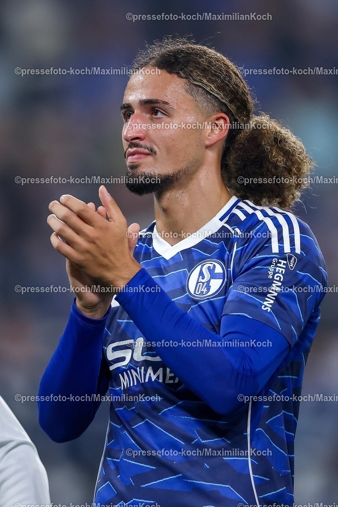S0401082501174 | 01.08.2025, Fußball, FC Schalke 04 - Hertha BSC, 1.Spieltag, 2. Fußball Bundesliga, Veltins-Arena Gelsenkirchen, Saison 2025 2026: Taylan Bulut (Schalke04 #31) DFB regulations prohibit any use of photographs as image sequences and or quasi-video.