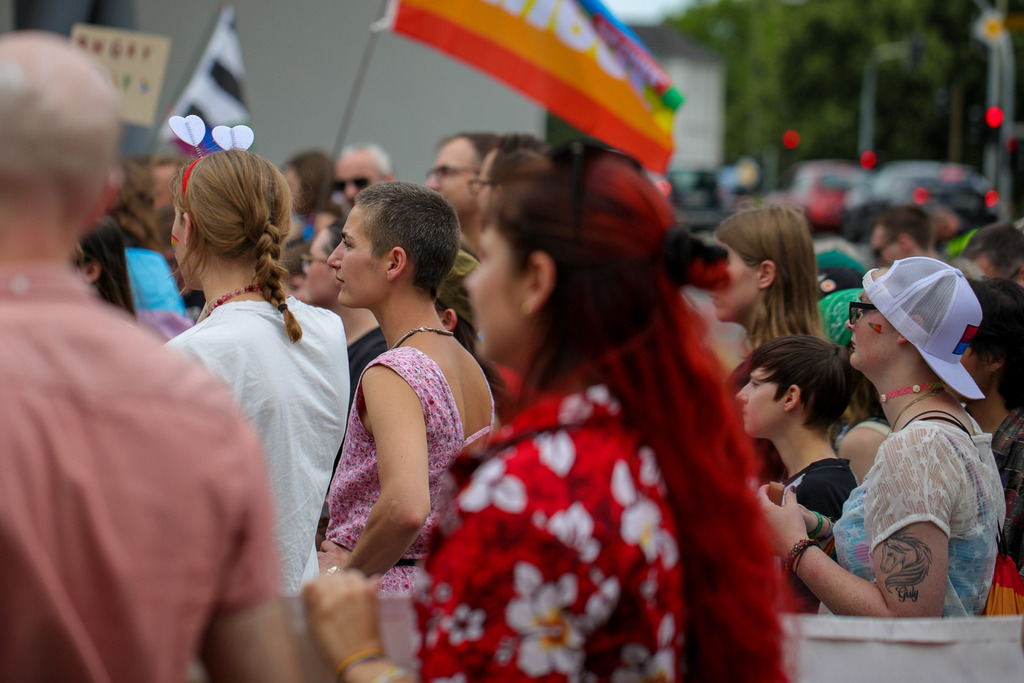 CSD_Moers_190725_151 | Bildergalerie von Sport-Ereignissen aber auch von weiteren spannenden Dingen - nicht nur vom Niederrhein. In Anlehnung an den bekannten Spruch von Hanns Dieter Hüsch heißt das Motto: "Niederrhein ist überall".  - Realisiert mit Pictrs.com