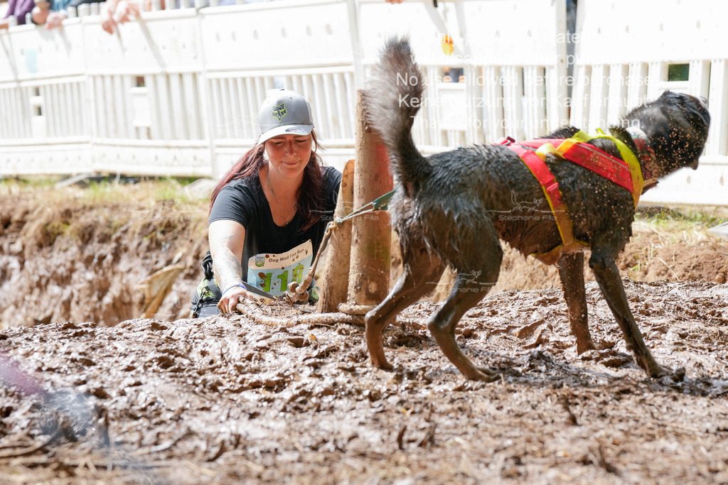 Schlamm_mit_Hund (201 von 460) | stephaniefillaphotographie - Realisiert mit Pictrs.com