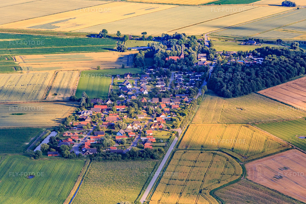 Luftbild: Ferienhaussiedlung Eichenweg im Ortsteil Kating in Tönning im Bundesland Schleswig-Holstein in Deutschland. Foto: IMG_0007268.jpg vom 10.07.2021 durch Werner Riehm/FLY-FOTO.de