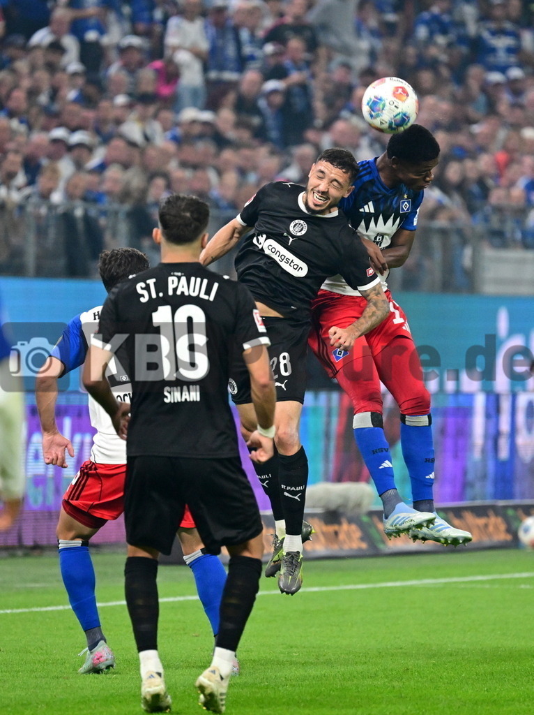 KBS Picture_HSV-FCStPauli_026 | v.l. Pereira Lage Mathias (St.Pauli) , Omari Warmed (HSV) ,Sportplatz :  Volksparkstadion,Hamburger Derby, - Realisiert mit Pictrs.com