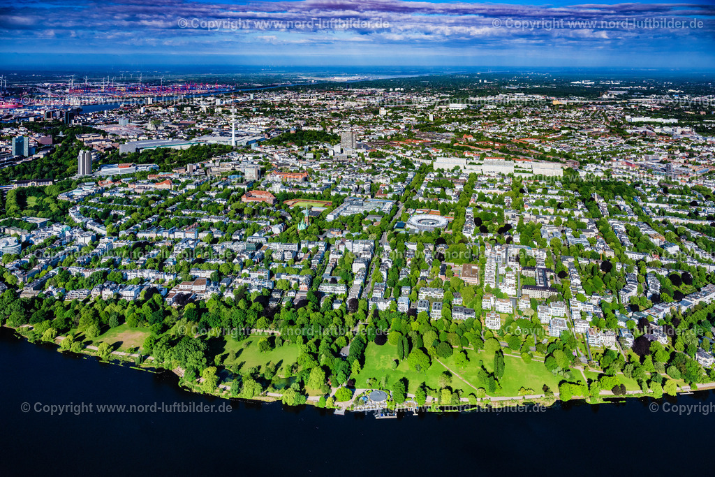 Hamburg_Rothenbaum_ELS_2751240525 | HAMBURG 24.05.2025 Außenalster Parkanlage " Alsterpark " an der Straße Harvestehuder Weg in Hamburg, Deutschland. // Park of " Alsterpark " on street Harvestehuder Weg in Hamburg, Germany. Foto: Martin Elsen
