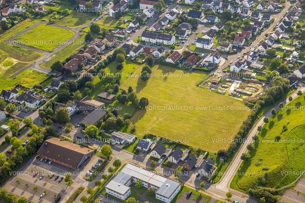 Werl230806498 | Luftbild, Freifläche zwischen Röntgenstraße und Hallenser Straße, Werl, Werl-Unnaer Börde, Nordrhein-Westfalen, Deutschland