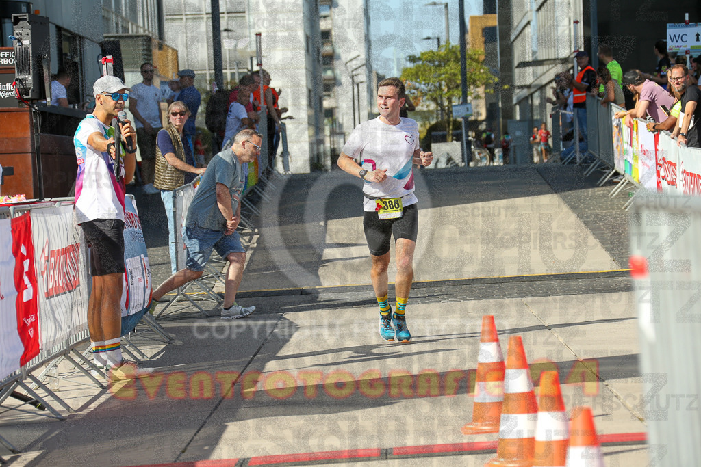 240921_1512_EX1_4573 | Sportfotografie im Rhein-Sieg Kreis, Köln, Bonn, NRW, Rheinland Pfalz, Hessen, etc. Unser Tätigkeitsfeld umfasst den Laufsport vom Volkslauf über den Marathon, Duathlon, Triathon bis zum Ultralauf wie Kölnpfad Ultra oder Schindertrail.