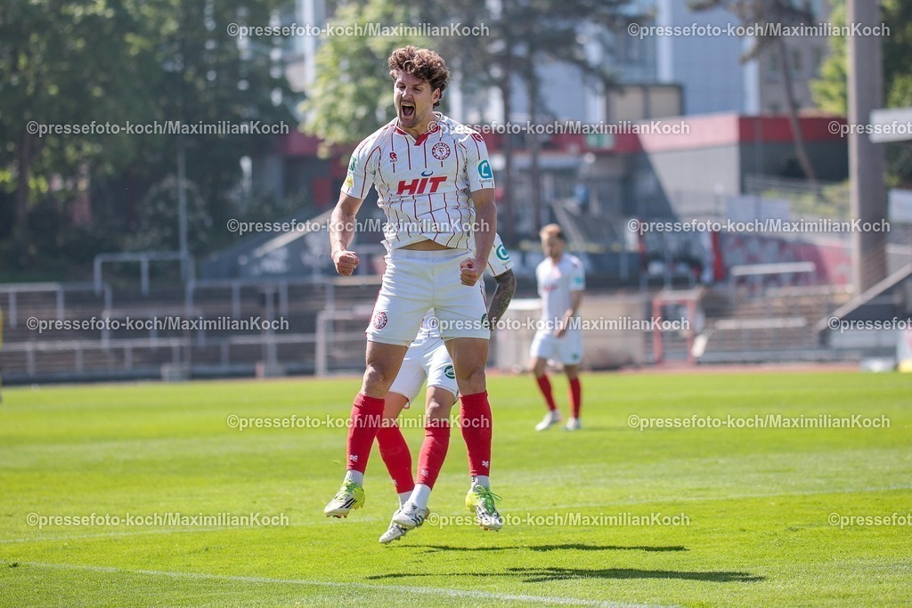 xSEFx25042601024 | 25.04.2026, xsefx, Fußball, RL West, Fortuna Köln - SC Wiedenbrück, 31. Spieltag, Südstadion, Saison 2025 2026: Torjubel Enzo Wirtz (SC Fortuna Köln #09) DFB regulations prohibit any use of photographs as image sequences and or quasi-video. Photo: xSabinexEffgenxPressefotoKochx