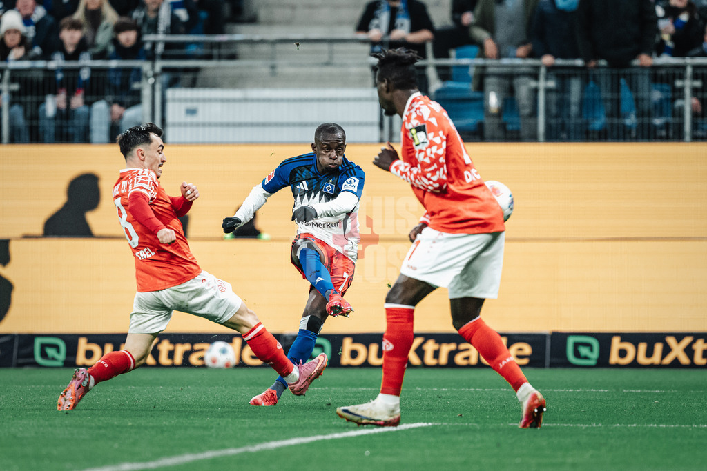 Fußball | Männer | Saison 2025/2026 | 1. Fußball-Bundesliga | 6. Spieltag | Hamburger SV vs. 1. FSV Mainz 05 | 05.10.2025 | Jean-Luc Dompe (#7, HSV) beim Torschuss zum 3:0