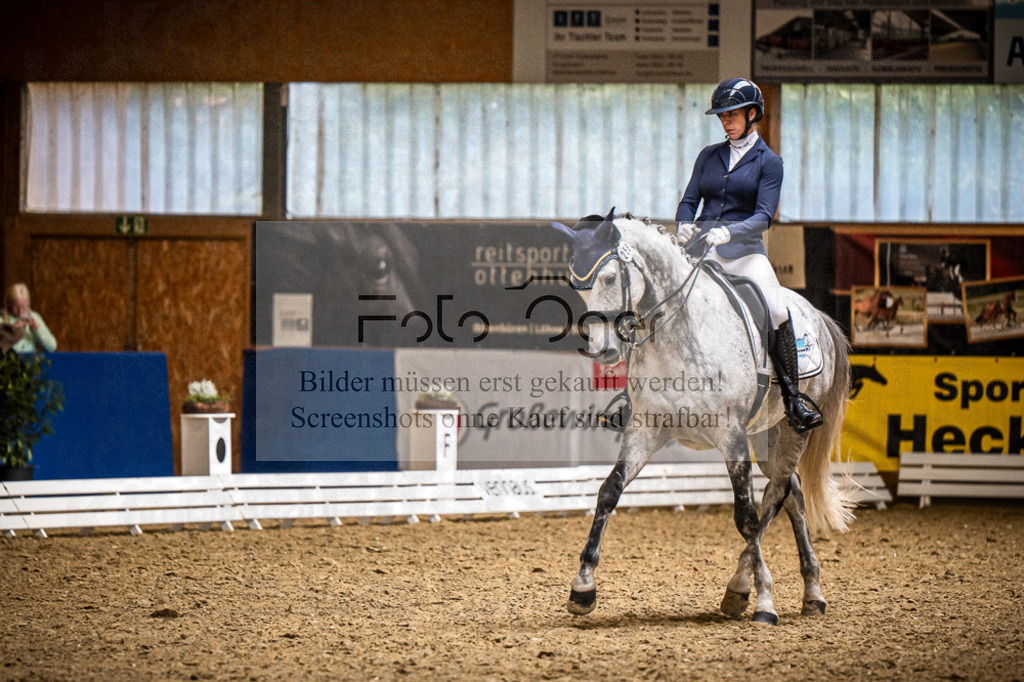 DOS_3092 | Entdecke hochwertige Reitturnierfotos von Foto Oger. Professionell, emotional und authentisch – jetzt Lieblingsmomente im Shop bestellen.Deutschlandweite Turnierfotografie. - Realisiert mit Pictrs.com