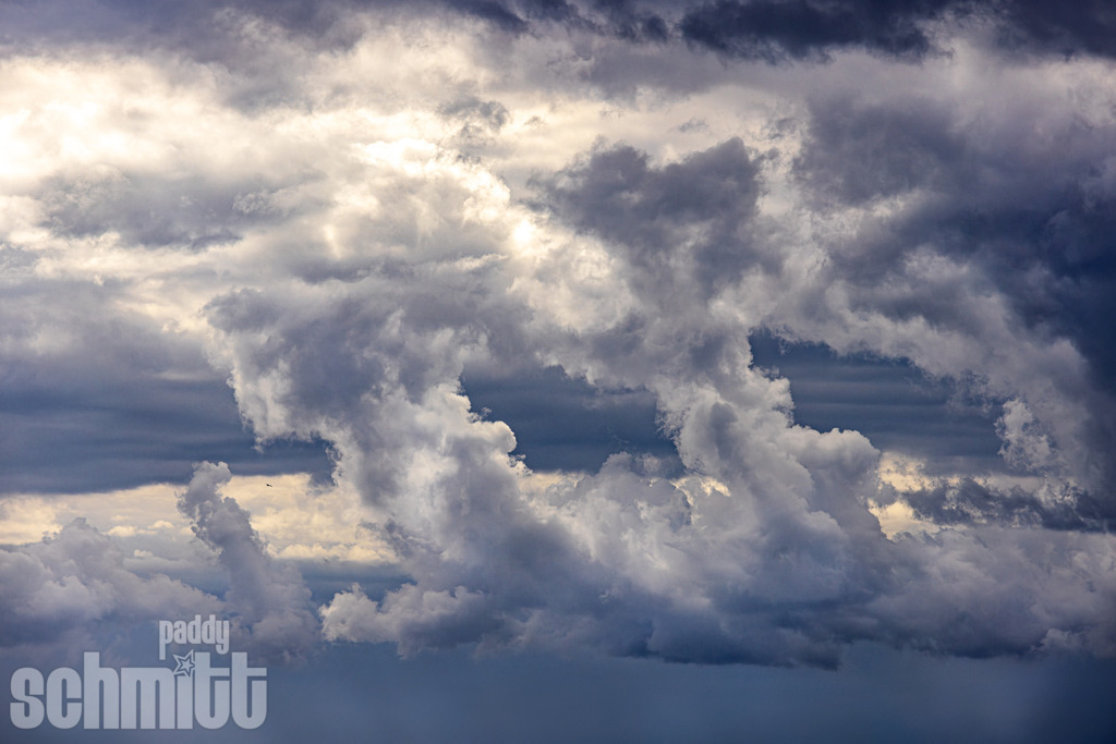 PS-Wolken-2026-22 | Entdecke die größte Bildgalerie der Region mit Fotografien aus dem Allgäu, der Bodenseeregion, Oberschwaben, dem Donautal und der Schwäbischen Alb. Landschaften, Luftaufnahmen und Reisefotografie als Wandbild und Fotokunst. - Realisiert mit Pictrs.com