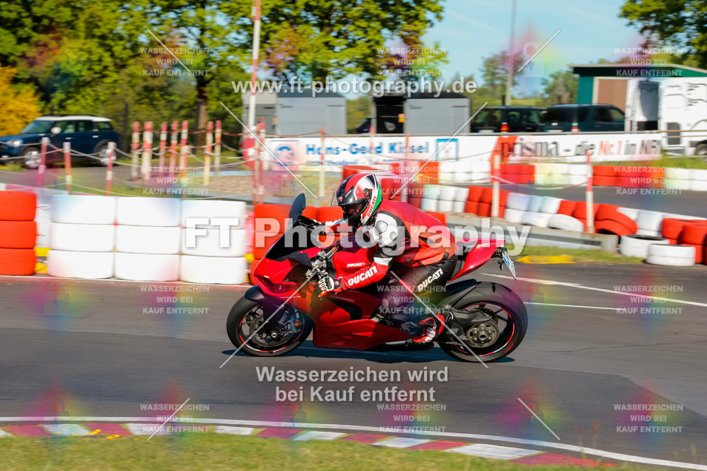 Moto-TeamOBK-21145 | Hier findet Ihr Bilder von Touristenfahrten auf der Nürburgring Nordschleife oder von anderen Veranstaltungen die ich besucht habe. Viel Spass beim Durch Schauen 