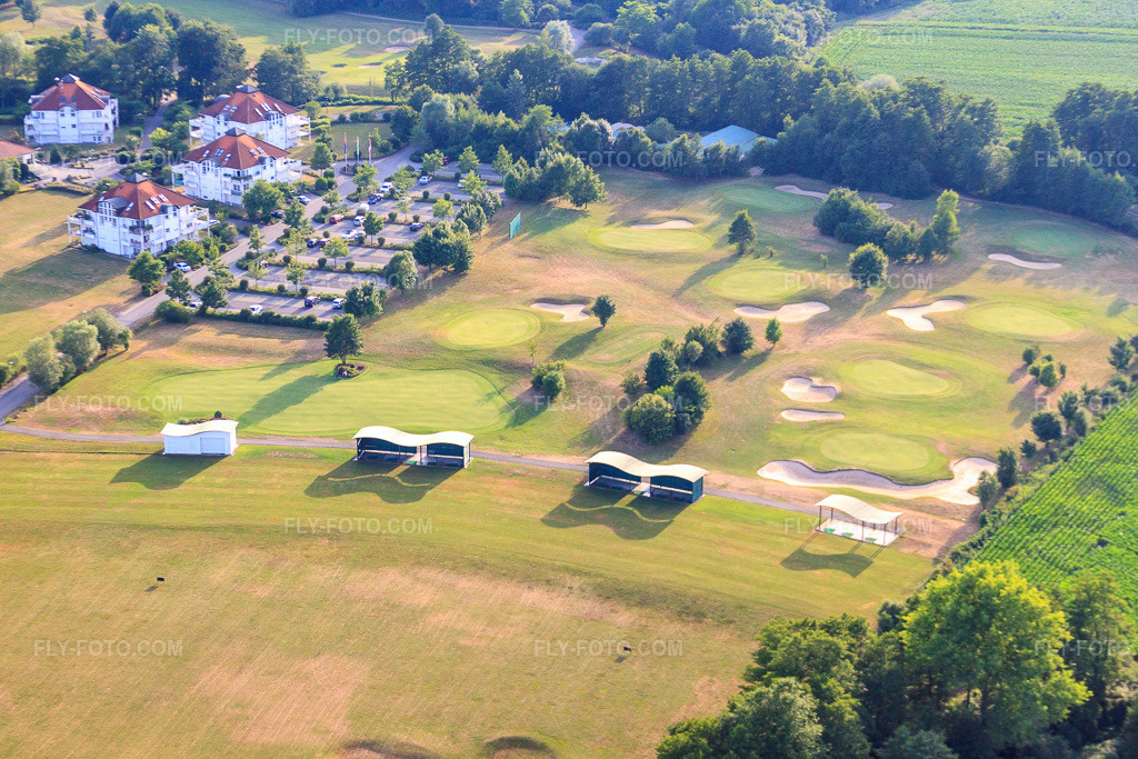 Aerial view: Driving range at the Baden-Baden Golf Club Soufflenheim in Soufflenheim in the state Bas-Rhin, France. – Photo: IMG_30514.jpg taken on 07/09/2010 by Werner Riehm/FLY-FOTO.com – Resolution of the original: 4752 x 3168 px