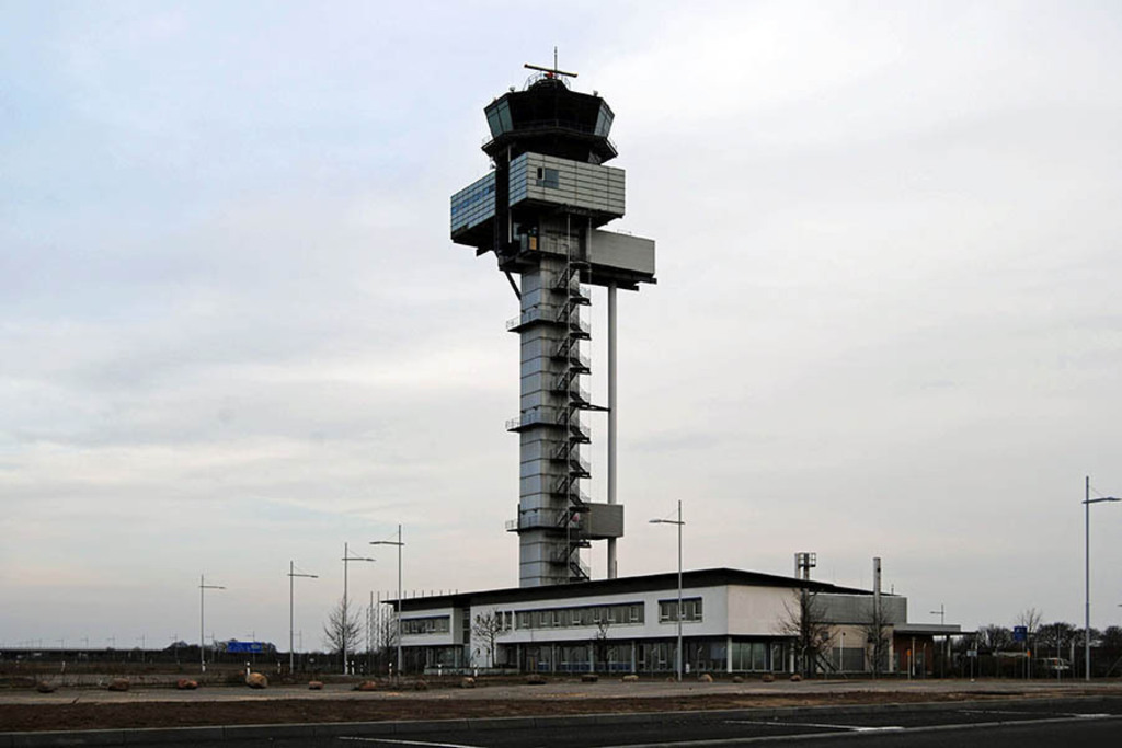 Foto: Leipzig - Flughafen Leipzig-Halle | Das Team hinter BILDLEXIKON LEIPZIG bündelt historische wie aktuelle Informationen über die Stadt Leipzig in Text und Bild auf einer Plattform und stellt diese der interessierten Öffentlichkeit zur Verfügung.