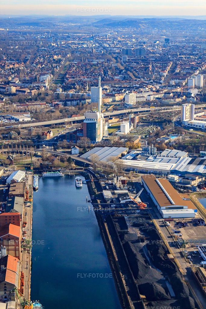 Luftbild: Schiffsanleger MS Karlsruhe im Rheinhafen vor dem Städtisches Elektrizitätswerk im Ortsteil Mühlburg in Karlsruhe im Bundesland Baden-Württemberg in Deutschland. Foto: IMG_23102.jpg vom 02.12.2009 durch Werner Riehm/FLY-FOTO.de