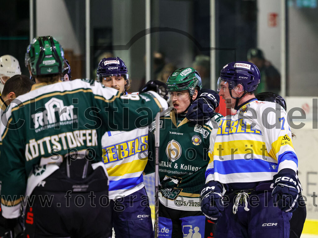 2026-01-09_111_TSV_Erding_gegen_Stuttgart_Rebels | Erding, Deutschland, 09.01.2026:Eishockey, Oberliga Süd 2025 / 2026, 35. Spieltag, TSV Erding gegen Stuttgart Rebels, Endergebnis: Erik Modlmayr (Erding Gladiators, #21), Reagan Poncelet (Stuttgart Rebels, #71)Foto: Christian Riedel / fotografie-riedel.net